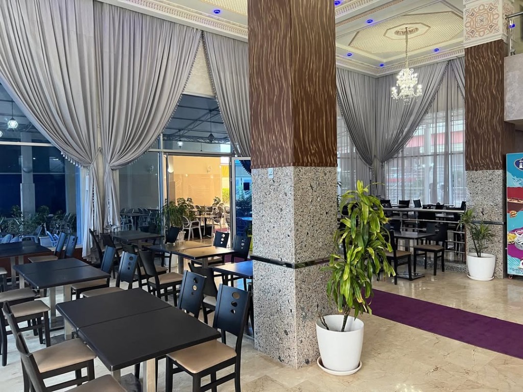 Salle intérieure du restaurant